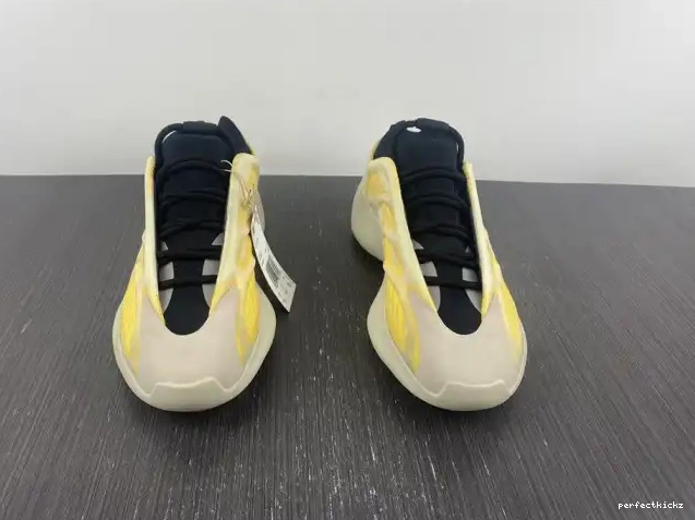 V3 Mono 700 HP5425 Yeezy Adidas Safflower 0612